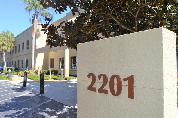 Live Oak Office Center: 2201 Cantu Court, Sarasota, FL 34232